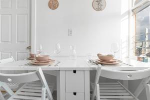 Modern 2BR Near LaGuardia & Subways