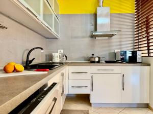 Design Sea View Apartment