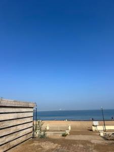 Relaxing Stay - Pool - Balconies - Near Beach