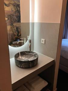 Gilded Ox Suites