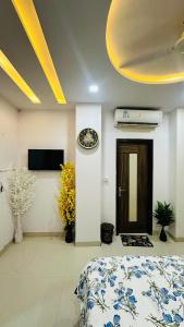 Cozy Studio Private Balcony Near Airport GT & WTP