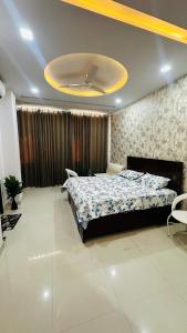 Cozy Studio Private Balcony Near Airport GT & WTP