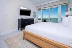 Phoenix Gulf Towers 2104