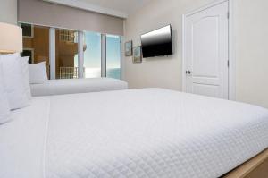 Phoenix Gulf Towers 2104