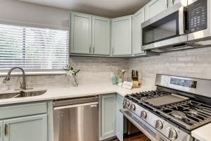 Private Yard w Grill & Fire Pit! Mansfield Escape