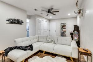 Private Yard w Grill & Fire Pit! Mansfield Escape