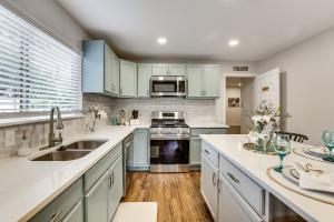 Private Yard w Grill & Fire Pit! Mansfield Escape