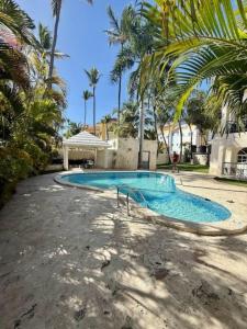 Lovely first floor condo walkable from the beach