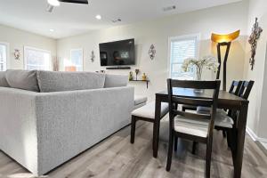 Spacious 5BR Home Sleeps 12 Pet Friendly