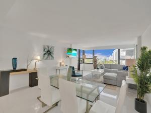 Beautiful Beach Condo Beach Service 1020