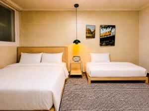 11 Hongik Univ Station, 15 minutes from Itaewon, Mangwon Market, Hapjeong, Single Accommodation, Fully Furnished