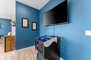 Stunning view-Hot Tub-Game Room-Indoor Pool Access