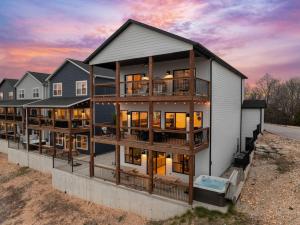 Stunning view-Hot Tub-Game Room-Indoor Pool Access