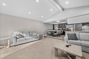 Charming 3BR home with yard and fireplace in Troy