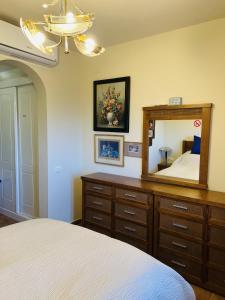 Marina View Apartment - Sleeps 4 - GRO01