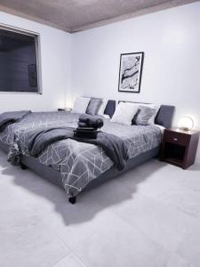 Central 2BR Apartment | Balcony & 3 Beds