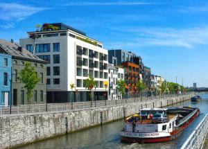 Sur le Quai