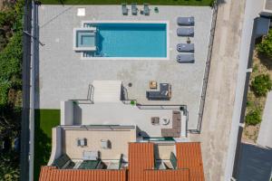 Villa Perla M, Sea view Villa with Heated pool