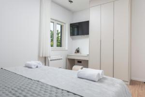 Villa Perla M, Sea view Villa with Heated pool