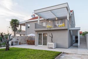 STEFANIA VALBANDON apartments