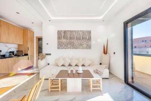 Appartement avec grande terrasse Chic et Moderne en plein centre ville