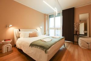 Isola Design Townhouse on 3 levels, terrace, garage