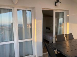 Apartman Arijana s pogledom na more za 6 osoba