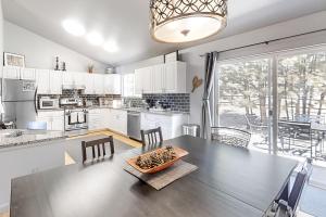 Cozy Home in Peaceful Neighborhood with Hammock & Patio - One Mile from Downtown