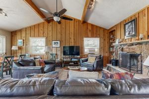 Enjoy Nature from this Charming Cabin with Deck, Fireplace, & Washer and Dryer