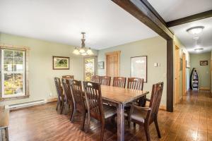 Pet Friendly! Historic cabin with an amazing mountain view, gas fireplace, two decks, & WiFi