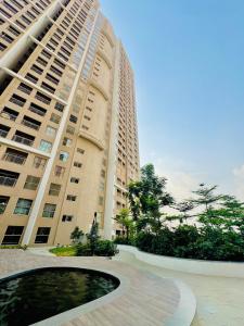 Modern 2BHK with pool & wifi at GIFT CITY