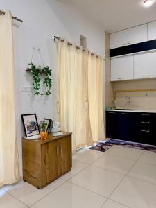 Modern 2BHK with pool & wifi at GIFT CITY