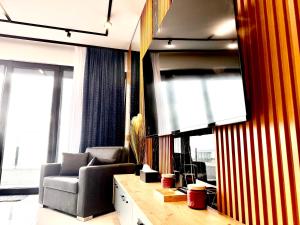 Marina Luxury Apartaments Shengjin, basen, widok