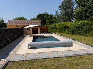 Chalet en bois indépendant, terrasse et accès piscine