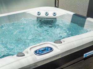 AirRent Apartments 5 Luxury Penthouse Jacuzzi Parking