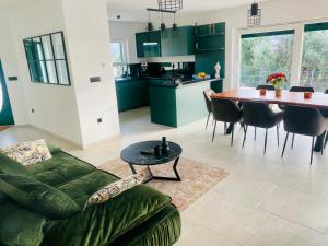 Traumhaftes Apartment mit Pool in Rogoznica