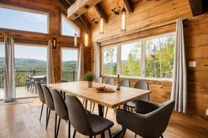 Spa Pool Table & Nature - Les Bons Vivants