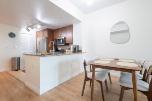 Coastal Stylish - Rooftop Pool - Close to beach