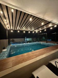Amazing 7-bedroom oceanfront house