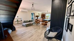 Bastia - Very spacious 130m2 Villa Top Apartment with Garden, 2 AC Bedrooms, Near Port, City Center, and Beaches in Bastia"
