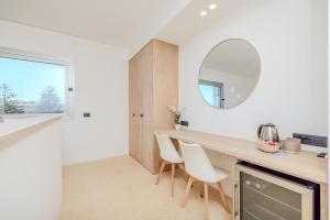 Panoramic Luxury Suite by Antares Rooms & Suites