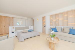 Panoramic Luxury Suite by Antares Rooms & Suites