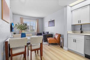 Cozy 1BR Free Parking Universal Area