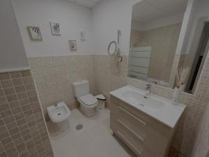 Elegant 3BR Apartment Near Calle Larios with Elevator and AC