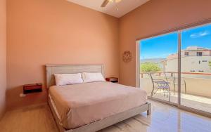 Condo with Private Terrace, Pool & Gym Access