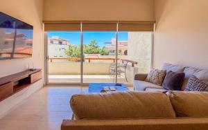 Condo with Private Terrace, Pool & Gym Access