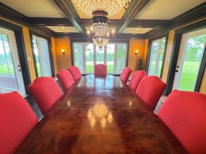 Cedarway Riverview Estate-by Brudenell River overseeing golf course