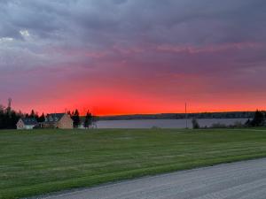 Cedarway Riverview Estate-by Brudenell River overseeing golf course
