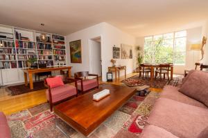 Charming flat with art & natural light in Condesa