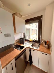 studio tout équipé, 1er étage, environs très calmes